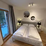 Golden Ridge Apartment *