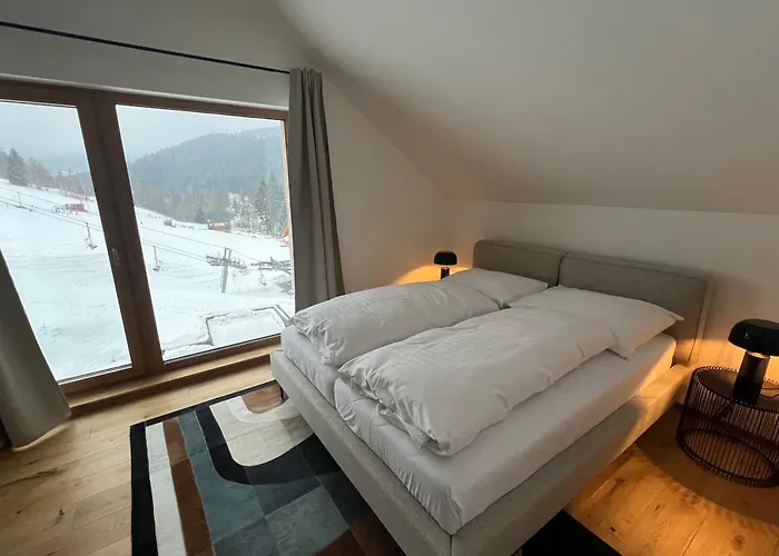 Golden Ridge Apartment *