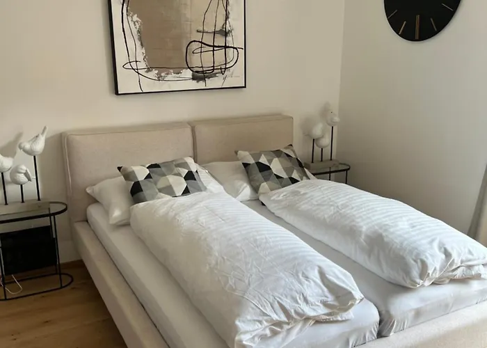 Golden Ridge Apartment *